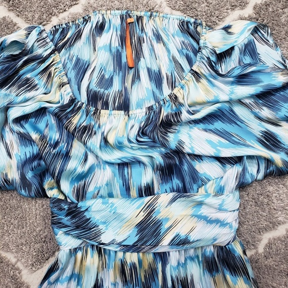 SOLD BCBG Off the Shoulder Charmeuse  Dress Sz 6 - Picture 4 of 6